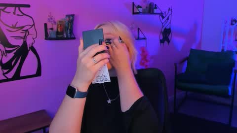 Cin Bellamy online show from September 12, 2025, 9:53 am