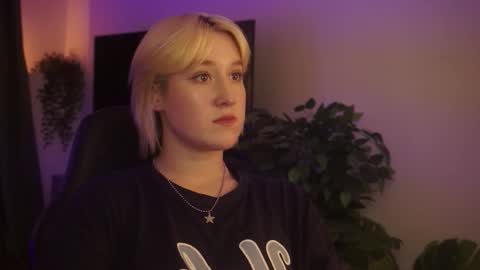 Cin Bellamy online show from October 8, 2025, 6:22 am