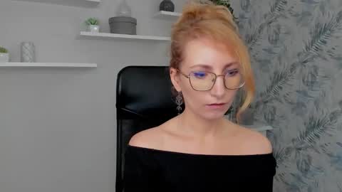 Snapshot of cinderellamoon chatting on March 2, 2026, 6:25 am Cinderella online show from March 2, 2026, 6:25 am