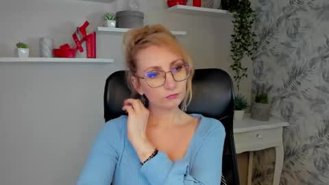 Snapshot of cinderellamoon chatting on March 3, 2026, 6:30 am Cinderella online show from March 3, 2026, 6:30 am