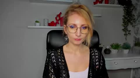 Snapshot of cinderellamoon chatting on March 5, 2026, 6:31 am Cinderella online show from March 5, 2026, 6:31 am