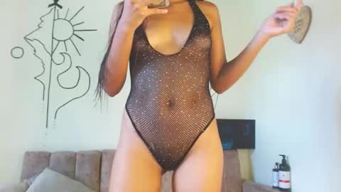 cinna__ online show from September 27, 2025, 4:45 pm