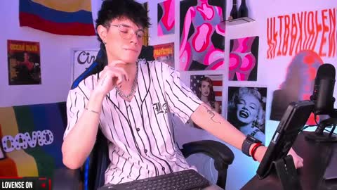 David     Independent Model online show from January 20, 2025, 2:01 am