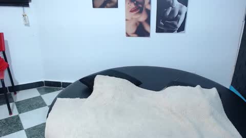 Cinthya online show from October 25, 2025, 6:35 pm