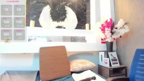 Cinthya  online show from November 4, 2025, 12:04 pm