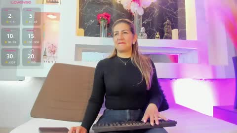 Cinthya  online show from April 21, 2026, 12:11 pm