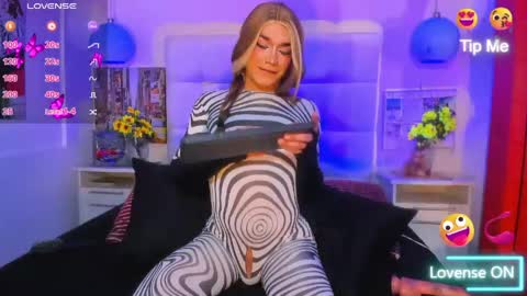 cinthya_walker1 online show from April 14, 2026, 3:40 pm