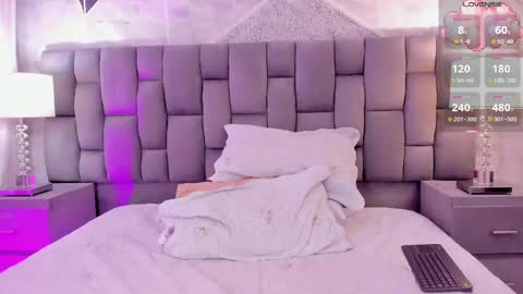 CintiaCollins  online show from February 26, 2025, 12:05 am