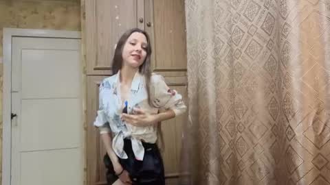 Lisa Salivan online show from December 1, 2025, 11:21 pm