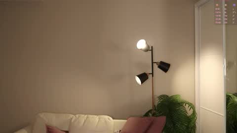 Sandy online show from October 12, 2025, 8:08 pm