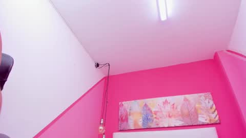 claire aristizabal online show from February 11, 2025, 6:51 am