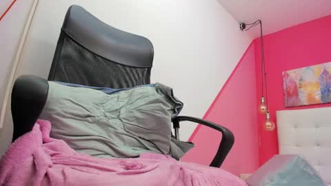 claire aristizabal online show from February 20, 2025, 7:12 am