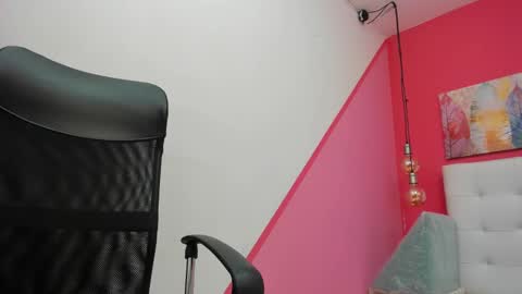 claire aristizabal online show from February 22, 2025, 3:34 am