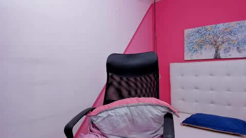 claire aristizabal online show from March 8, 2025, 11:05 am