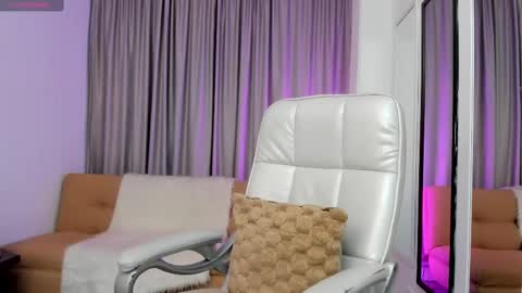 claire aristizabal online show from October 21, 2025, 9:59 pm