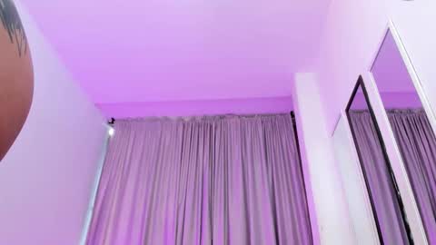 claire aristizabal online show from December 4, 2025, 8:28 pm