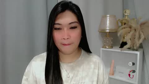 Snapshot of claire_wntr chatting on May 5, 2026, 3:47 am CLAIRE online show from May 5, 2026, 3:47 am