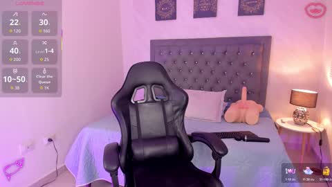 clairemillerx online show from November 8, 2025, 3:23 pm