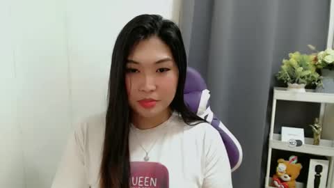 CLAIRE online show from October 28, 2025, 5:04 pm