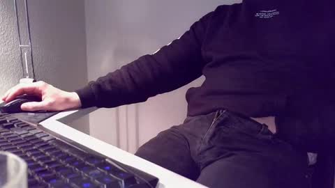 clamshive7 online show from March 25, 2026, 4:40 am