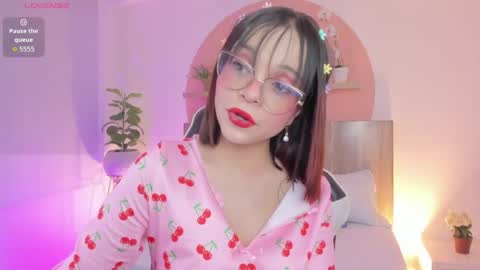Snapshot of clara_lu chatting on May 9, 2026, 4:39 am C L A R A online show from May 9, 2026, 4:39 am