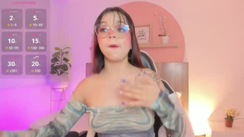 Snapshot of clara_lu chatting on June 4, 2026, 2:28 am C L A R A online show from June 4, 2026, 2:28 am
