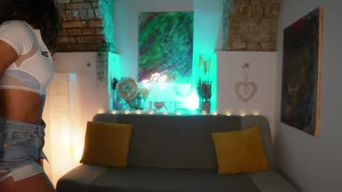 Clara smile online show from January 28, 2025, 7:32 pm