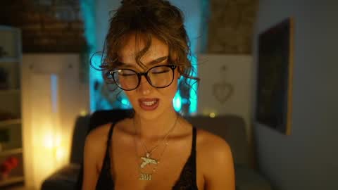 Clara smile online show from February 11, 2025, 11:12 pm