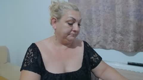 Clara online show from June 5, 2026, 9:42 pm