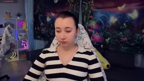 clarabenson online show from October 3, 2025, 6:16 pm