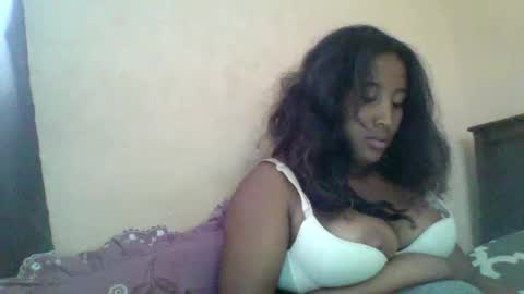 Snapshot of clarah0123 chatting on February 5, 2025, 9:15 am Clarah0123 online show from February 5, 2025, 9:15 am