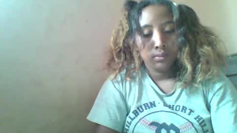 Snapshot of clarah0123 chatting on February 17, 2025, 7:37 am Clarah0123 online show from February 17, 2025, 7:37 am