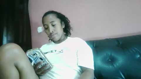 Snapshot of clarah0123 chatting on June 1, 2026, 11:01 am Clarah0123 online show from June 1, 2026, 11:01 am