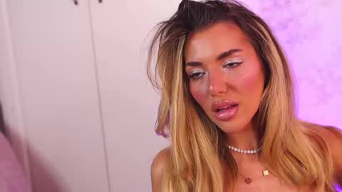 ClaraHazel online show from November 12, 2025, 4:24 am