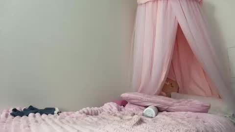 Clara online show from April 21, 2026, 10:12 pm