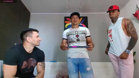 Juanpaindependent model online show from December 10, 2024, 8:49 pm