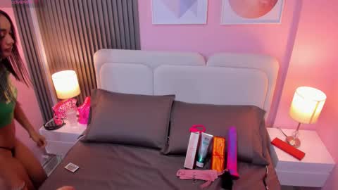 clauwdeen  wolf online show from October 14, 2025, 7:47 pm