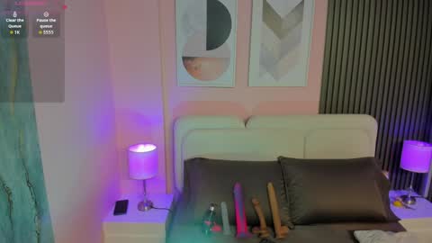 clauwdeen  wolf online show from April 8, 2026, 7:58 pm