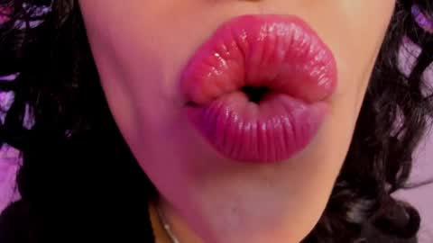 Cleo  online show from April 21, 2026, 11:16 am