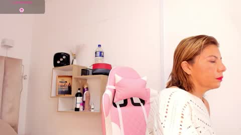 clhoe_johnson_ online show from October 6, 2025, 11:51 am