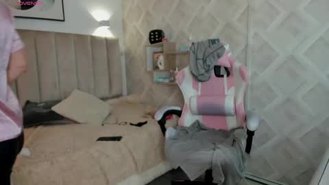 Snapshot of clhoe_johnson_ chatting on May 1, 2026, 12:32 pm clhoe_johnson_ online show from May 1, 2026, 12:32 pm