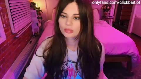 clickbait_ online show from November 3, 2025, 8:26 am