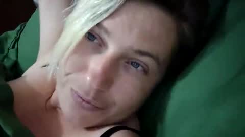 Syl  online show from September 23, 2025, 9:29 pm