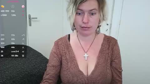 Syl  online show from December 1, 2025, 8:41 am