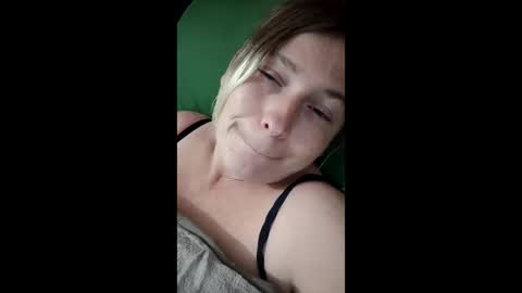 Syl  online show from December 18, 2025, 10:05 pm