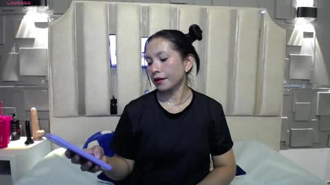 Cloe online show from April 13, 2026, 7:52 pm