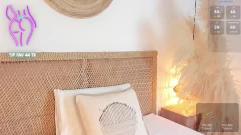 cloe_25 online show from October 28, 2025, 2:37 am