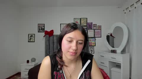 Snapshot of cloe_7 chatting on June 15, 2026, 12:24 am cloe_7 online show from June 15, 2026, 12:24 am
