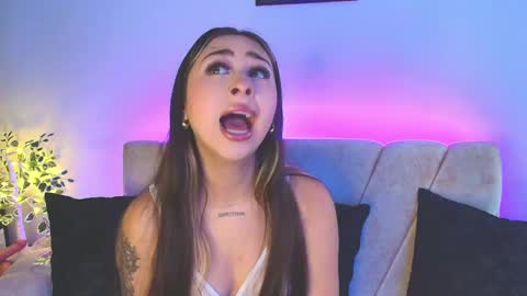 cloe_martinezz_ online show from April 29, 2026, 5:17 pm