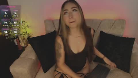 cloe_martinezz_ online show from May 27, 2026, 8:17 pm
